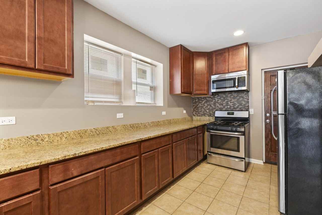 323 Memorial Dr #2 - Photo 4 of 14