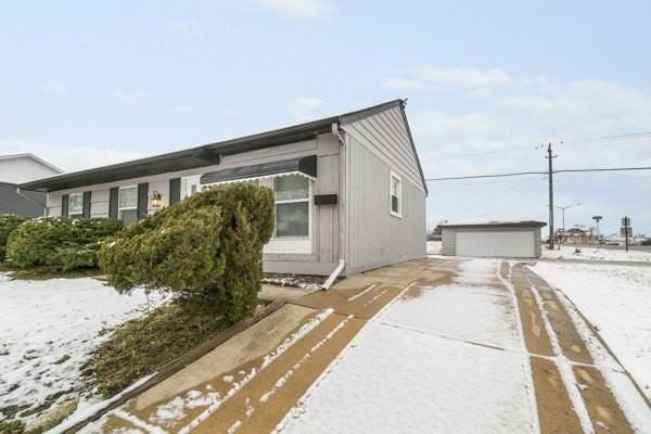 22102 Hawthorne Way - Photo 2 of 12