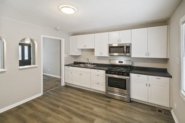 22102 Hawthorne Way - Photo 4 of 12