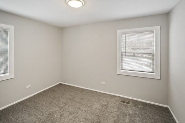 22102 Hawthorne Way - Photo 7 of 12