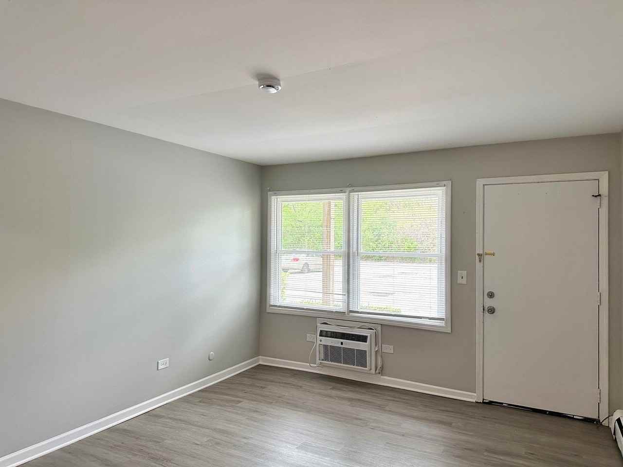 1940 Mark Ave #11 - Photo 6 of 9