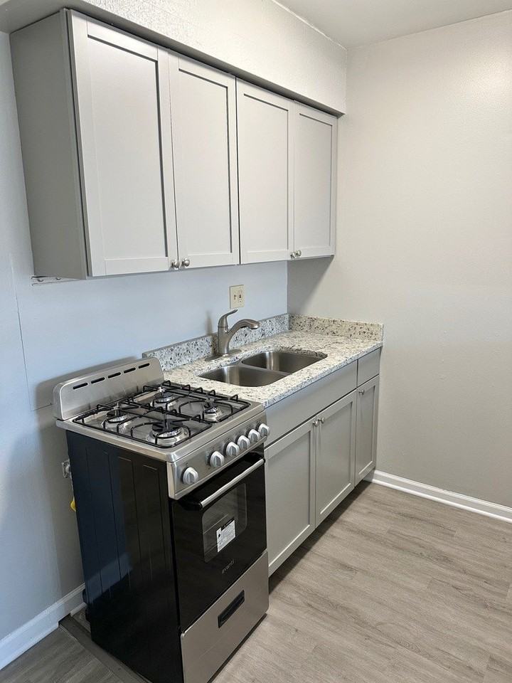 1940 Mark Ave #18 - Photo 3 of 8
