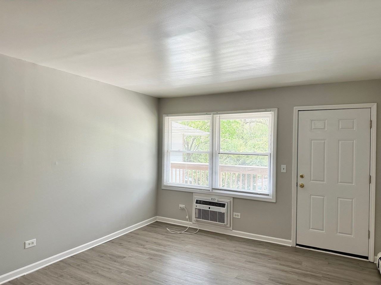 1940 Mark Ave #18 - Photo 6 of 8