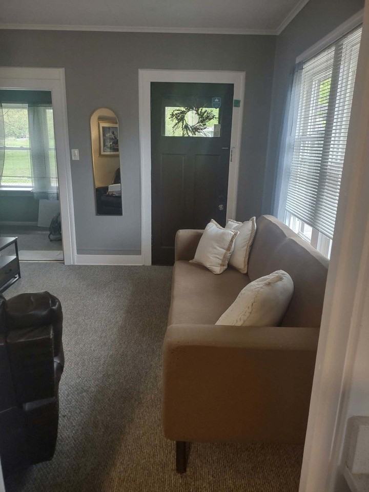827 Porter St - Photo 2 of 7