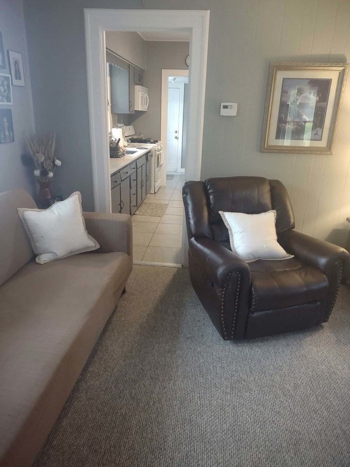 827 Porter St - Photo 3 of 7