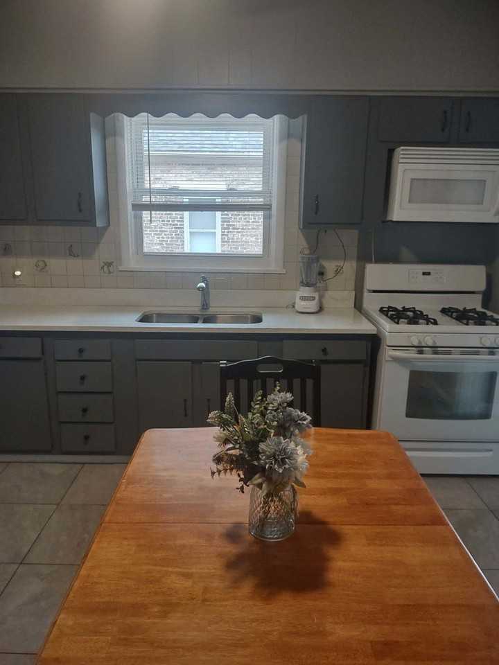 827 Porter St - Photo 4 of 7