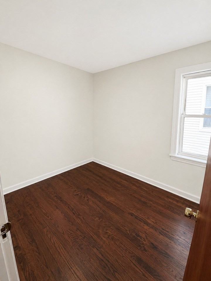 5518 W Melrose St #2 - Photo 7 of 10