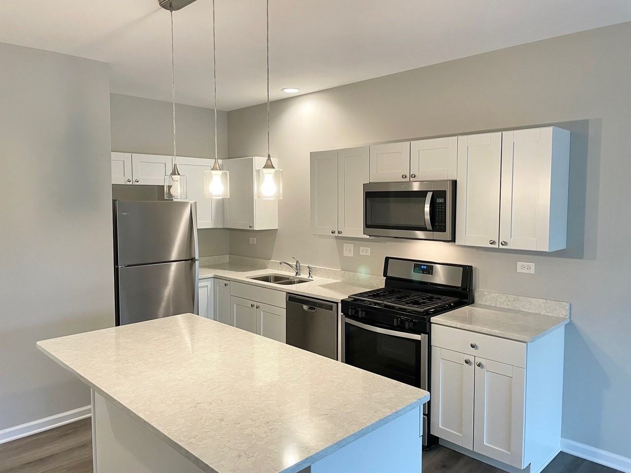 301 N Madison St #2D - Photo 2 of 14