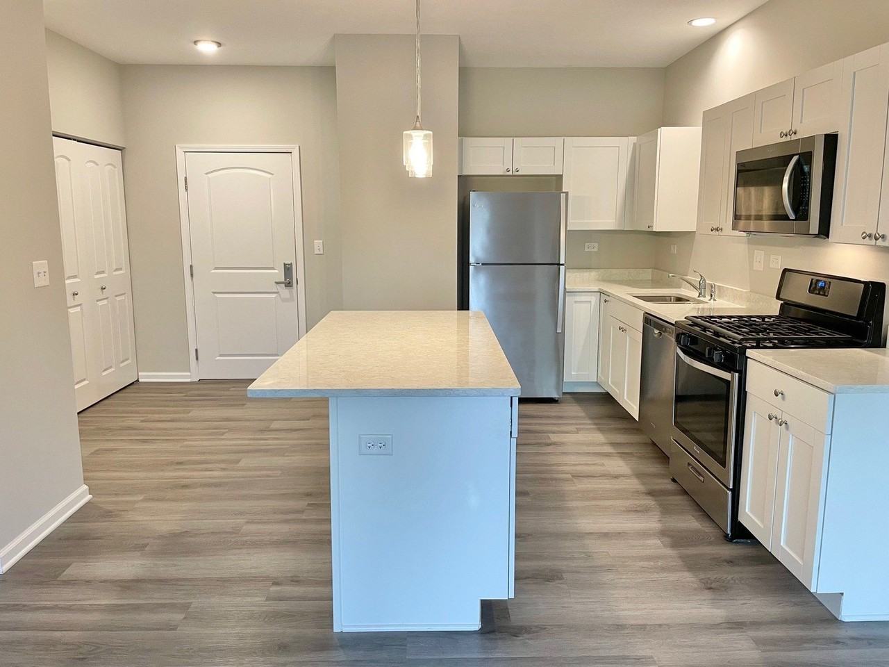 301 N Madison St #2D - Photo 4 of 14