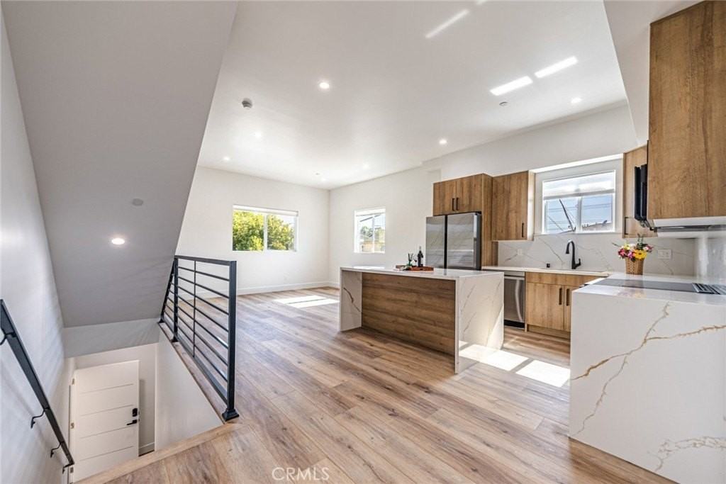 4445 Auckland Ave - Photo 4 of 27
