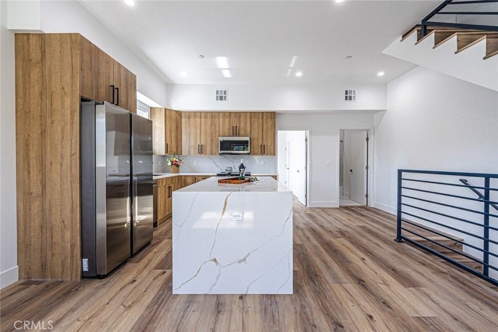 4445 Auckland Ave - Photo 5 of 27