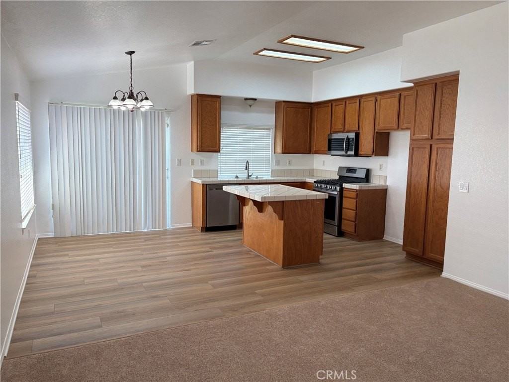 17584 Fisher St - Photo 2 of 23