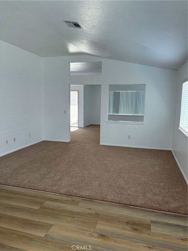 17584 Fisher St - Photo 5 of 23