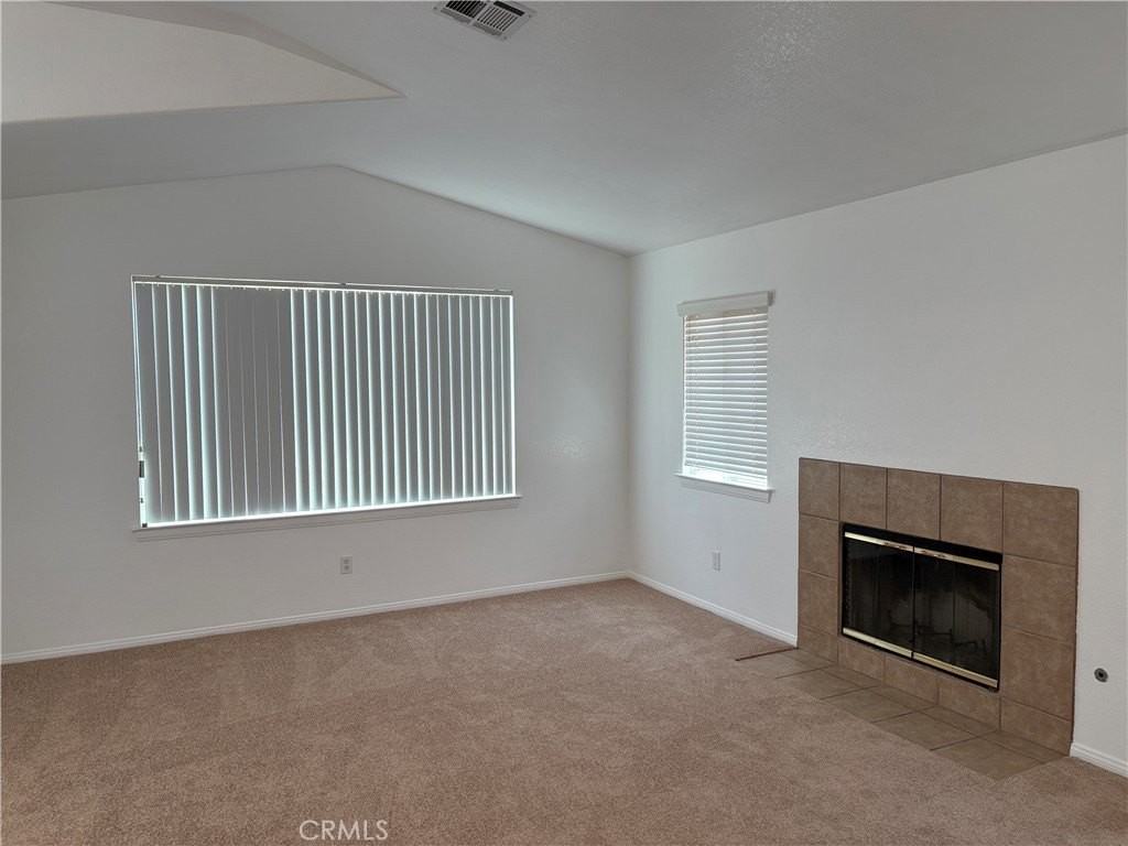 17584 Fisher St - Photo 6 of 23