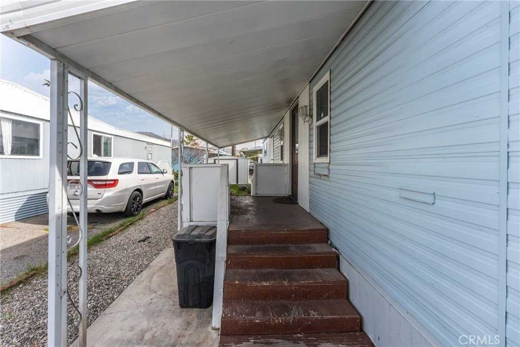 26250 9th St - Photo 3 of 24