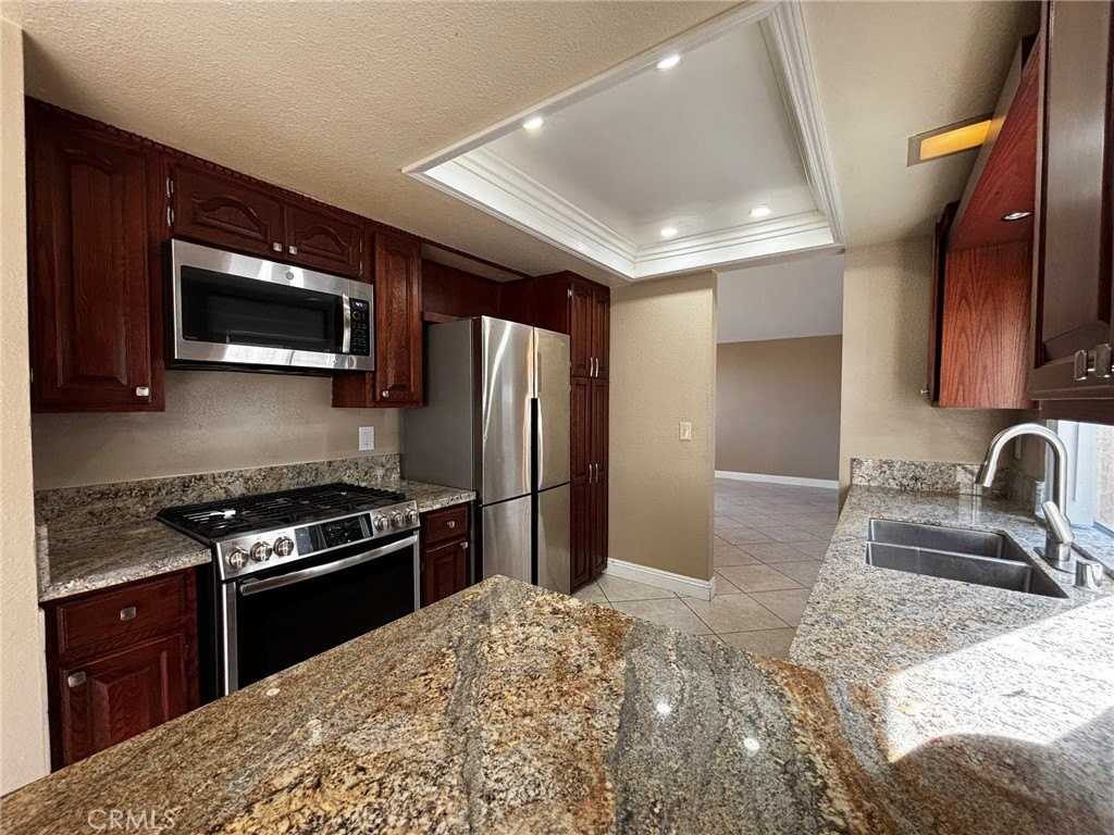 980 Tufts Cir - Photo 2 of 20