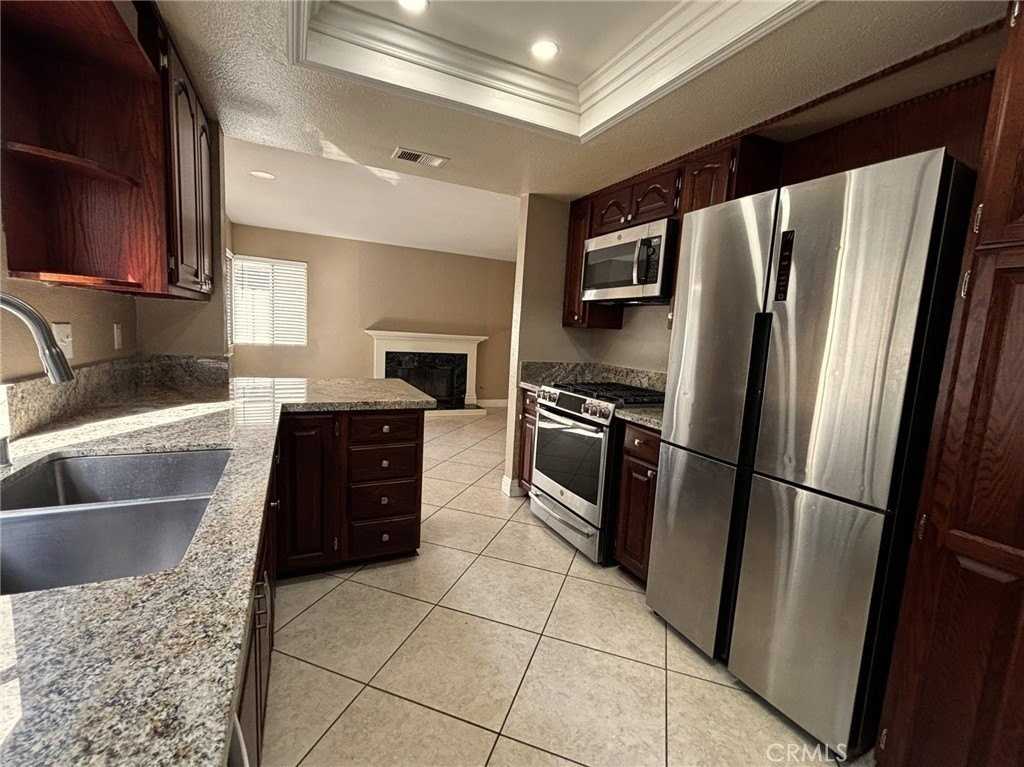 980 Tufts Cir - Photo 4 of 20