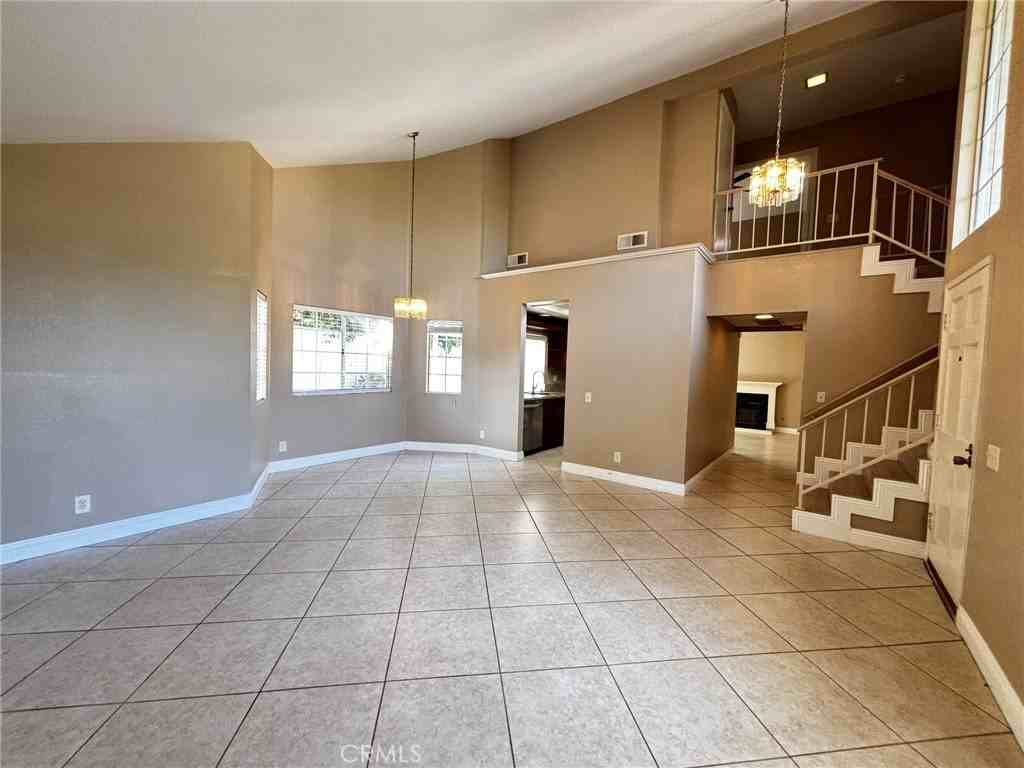 980 Tufts Cir - Photo 5 of 20