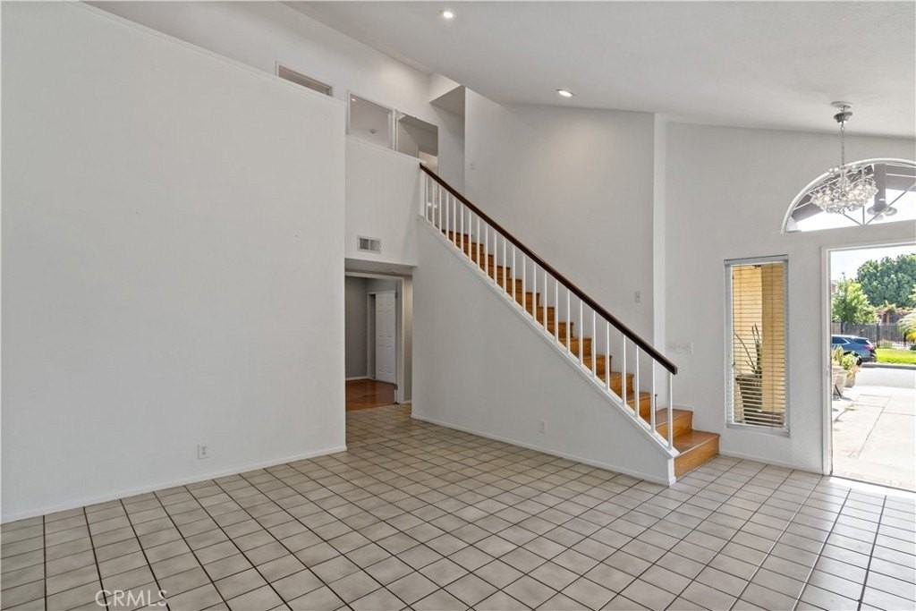 2858 Laureltree Dr - Photo 4 of 50
