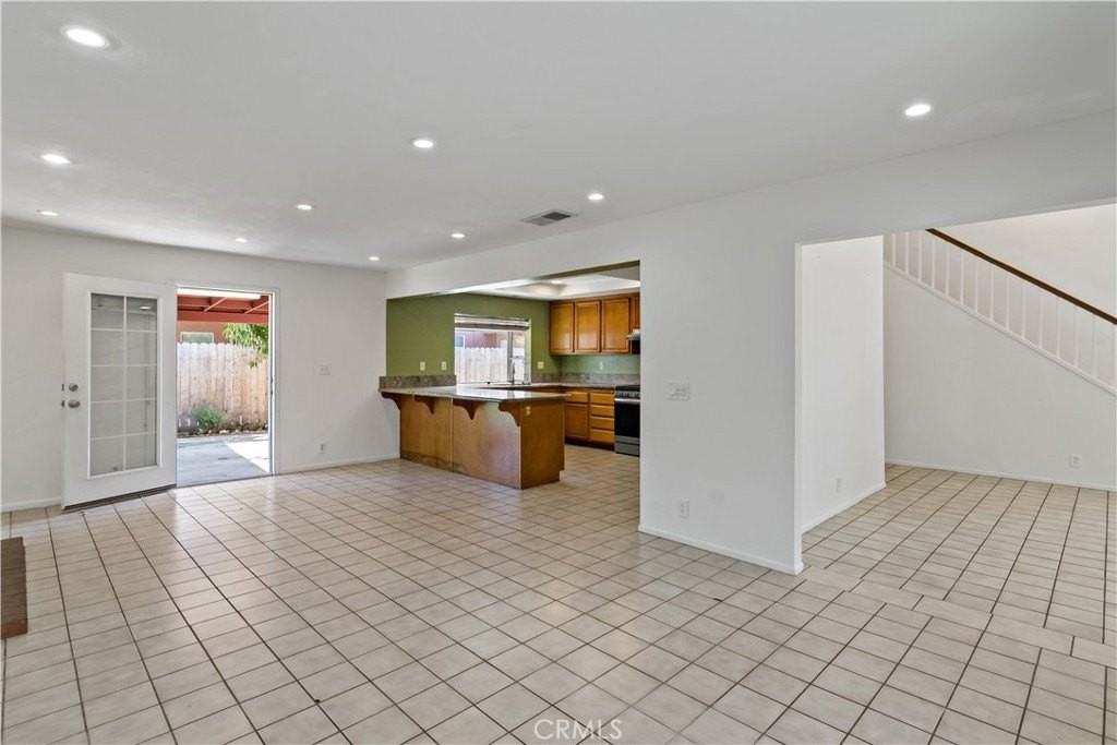 2858 Laureltree Dr - Photo 7 of 50