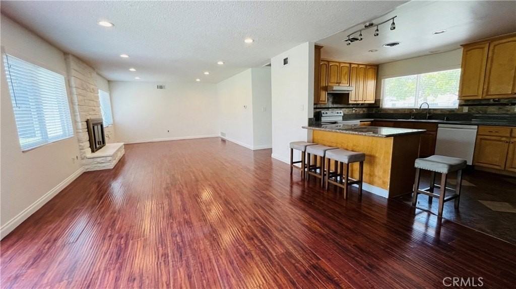 1922 S Kathy Ln - Photo 5 of 23