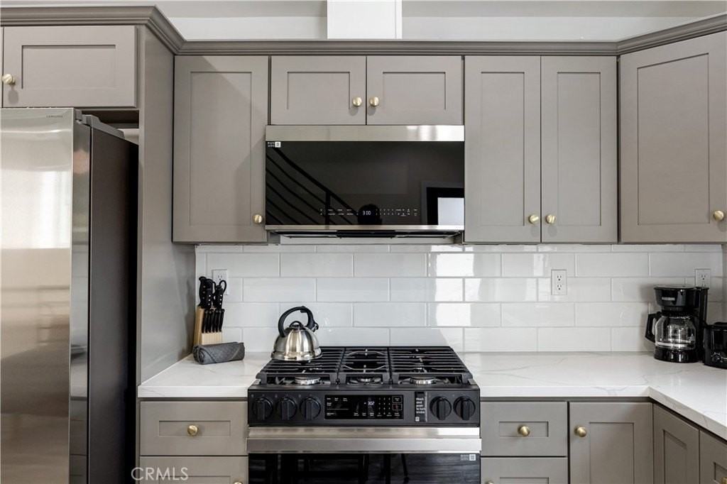 443 N Harvard Blvd #1-2 - Photo 4 of 24