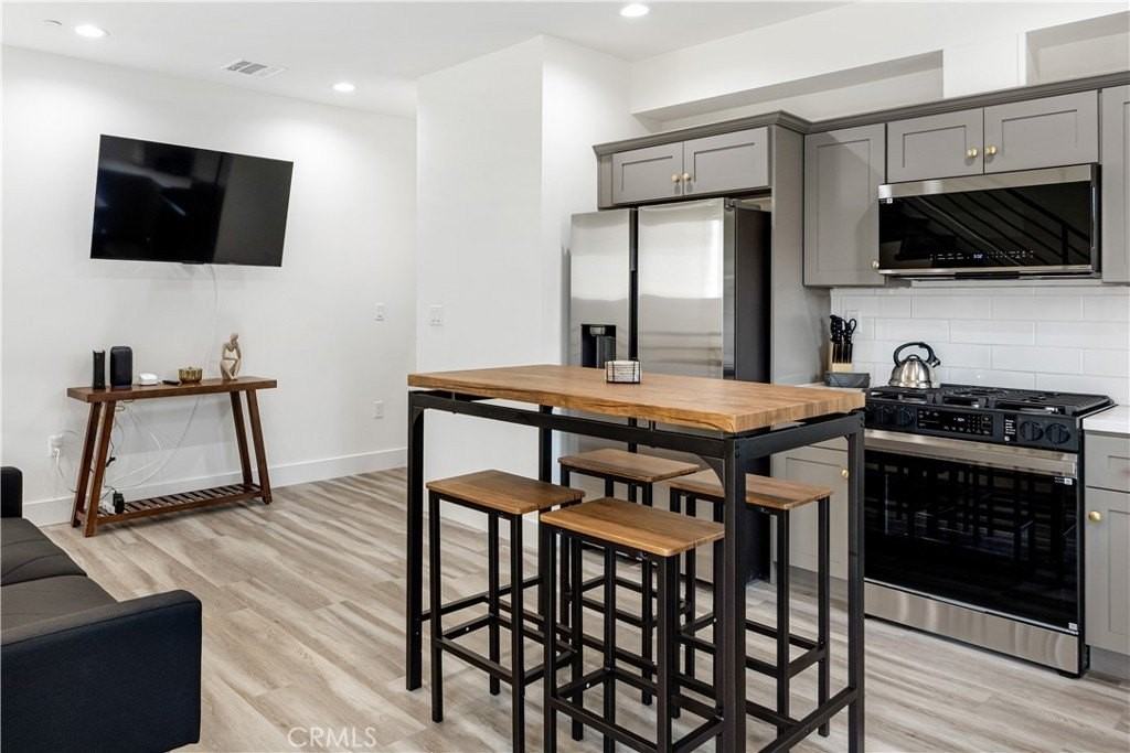 443 N Harvard Blvd #1-2 - Photo 7 of 24