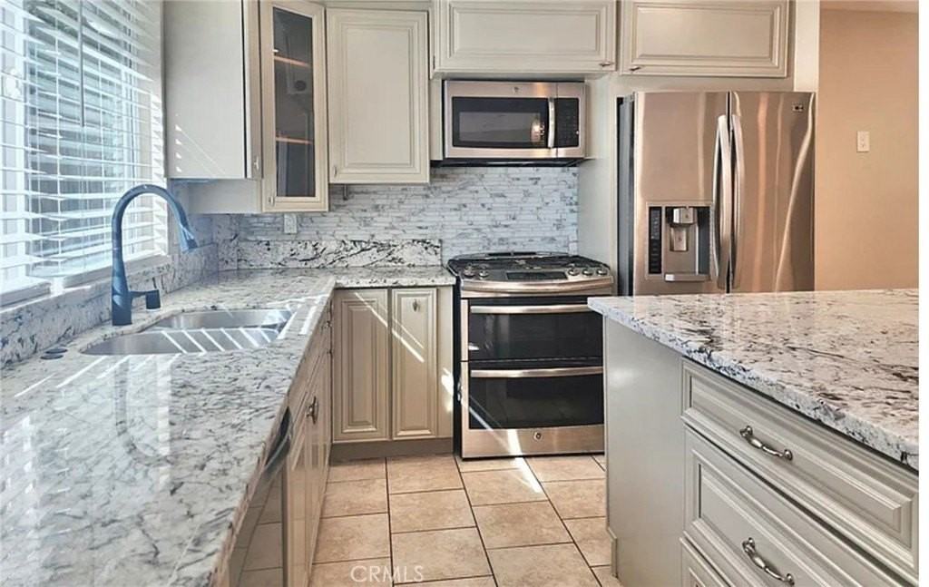 26602 Cortina Dr - Photo 3 of 15