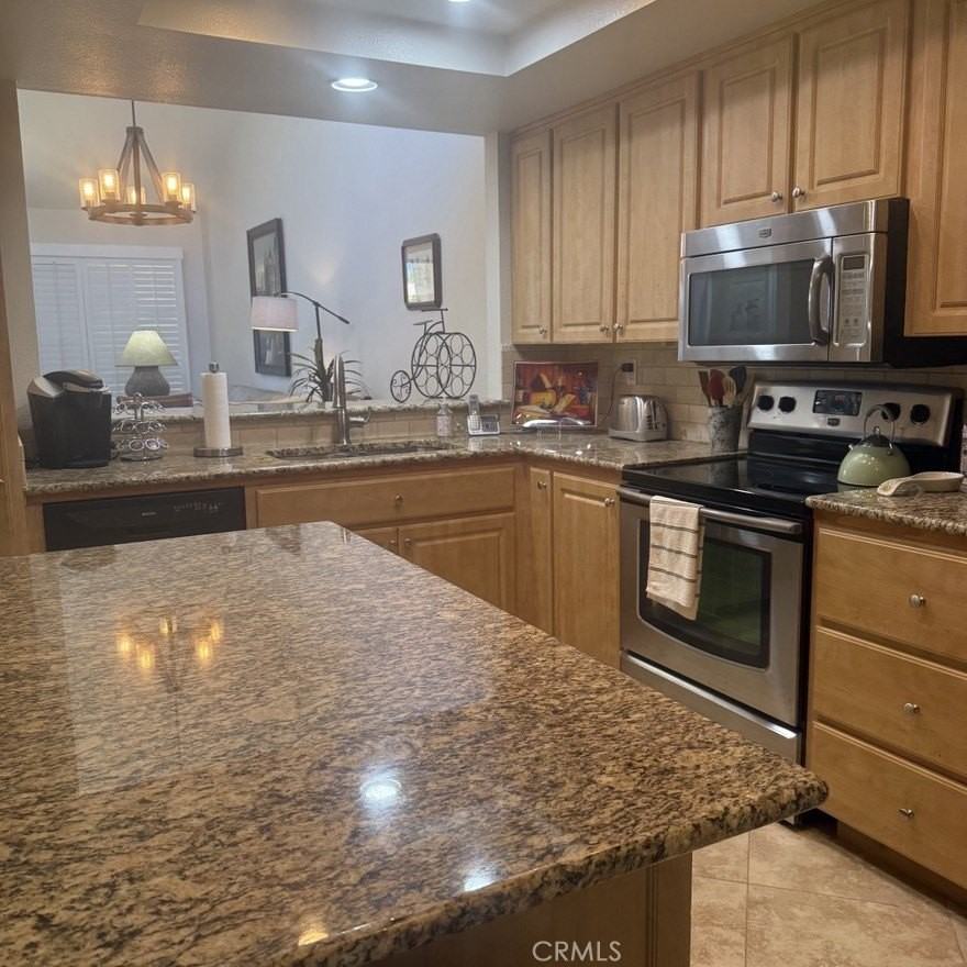 38921 Wisteria Dr - Photo 7 of 30
