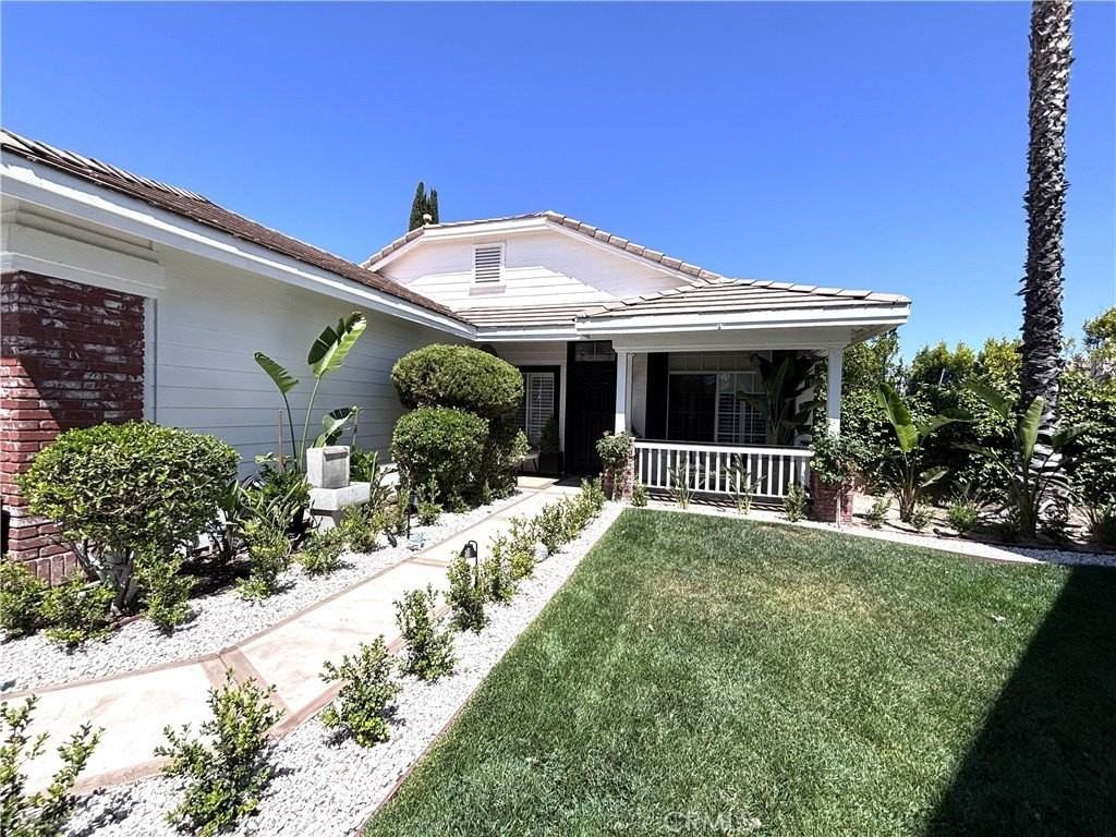 23939 Hammond Ct - Photo 3 of 33