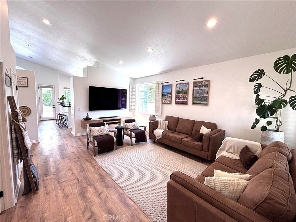 23939 Hammond Ct - Photo 6 of 33