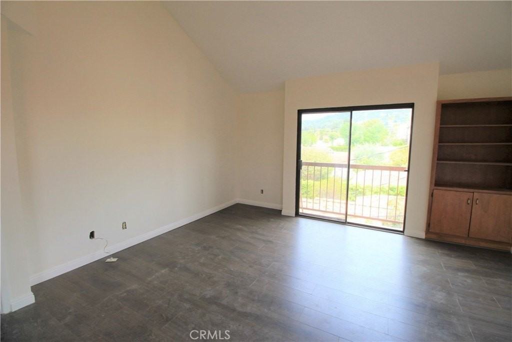 415 W Stocker St #307 - Photo 2 of 10