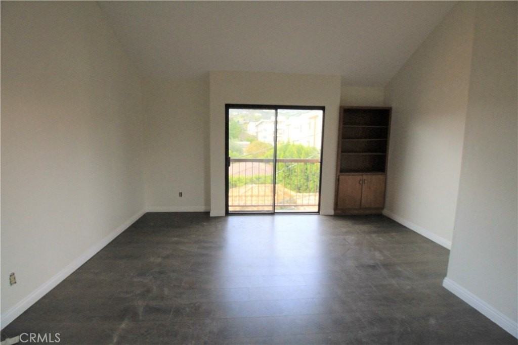 415 W Stocker St #307 - Photo 3 of 10