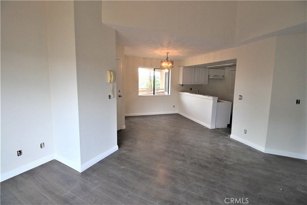 415 W Stocker St #307 - Photo 4 of 10