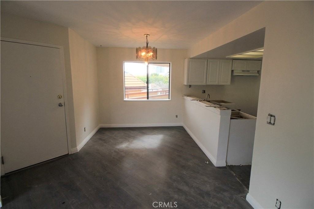 415 W Stocker St #307 - Photo 5 of 10