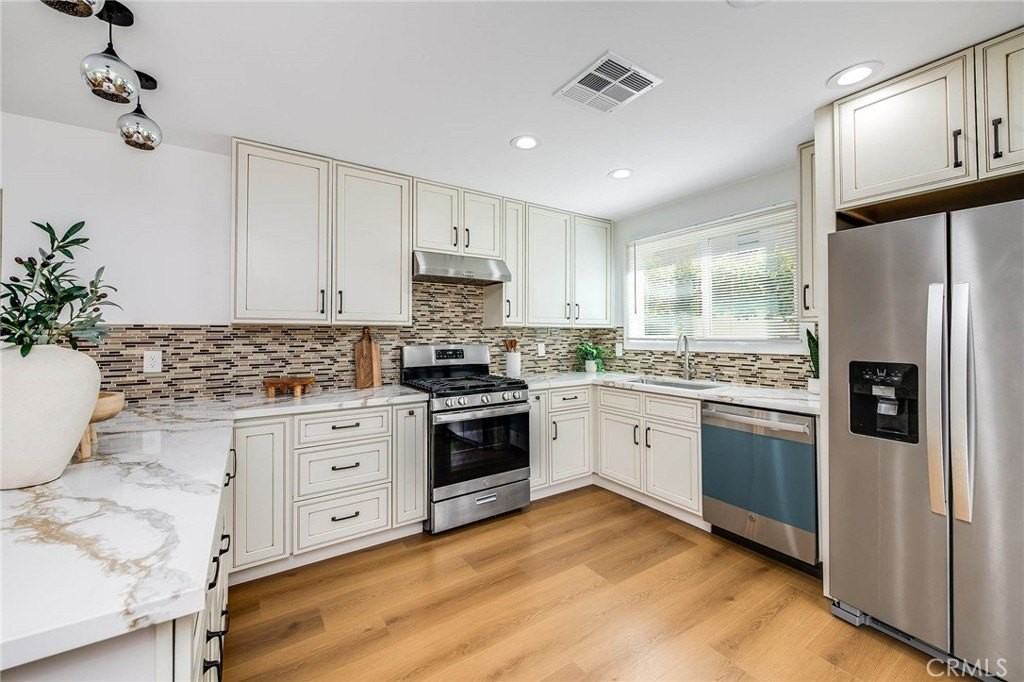 24224 Welby Way - Photo 3 of 37