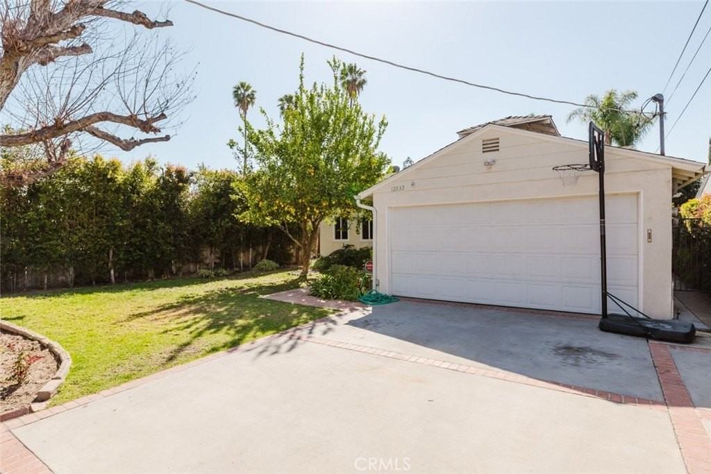 12832 Kling St - Photo 3 of 24