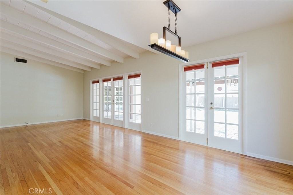 12832 Kling St - Photo 6 of 24