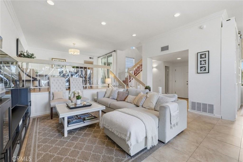 17106 Burbank Blvd - Photo 3 of 50