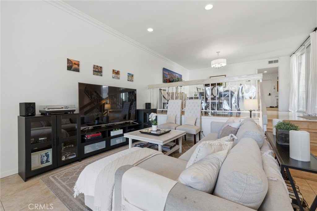17106 Burbank Blvd - Photo 4 of 50