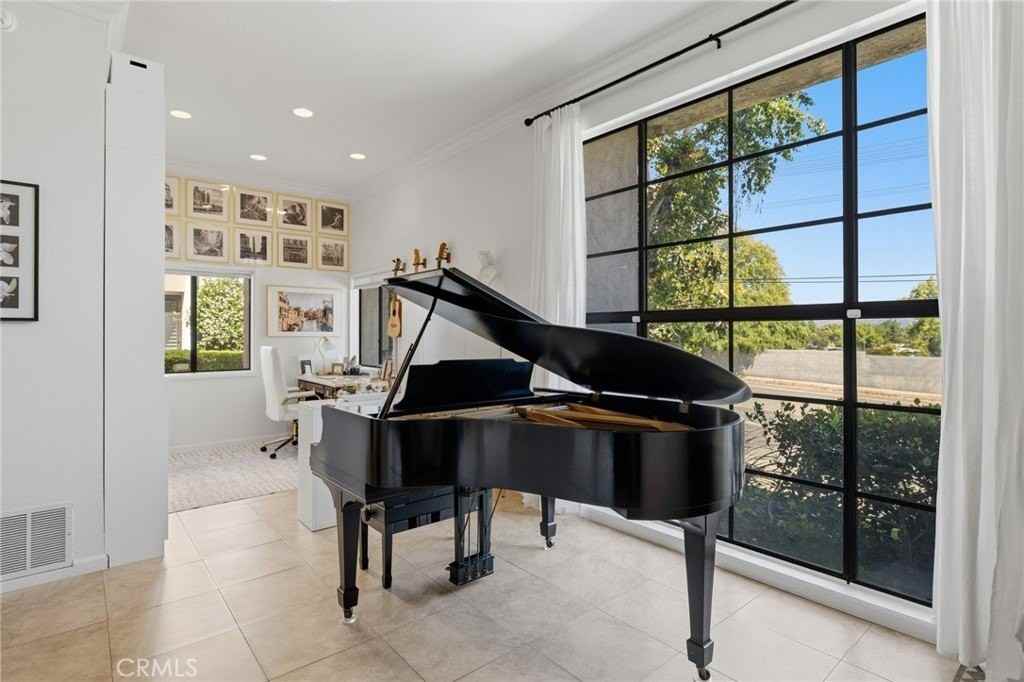 17106 Burbank Blvd - Photo 5 of 50