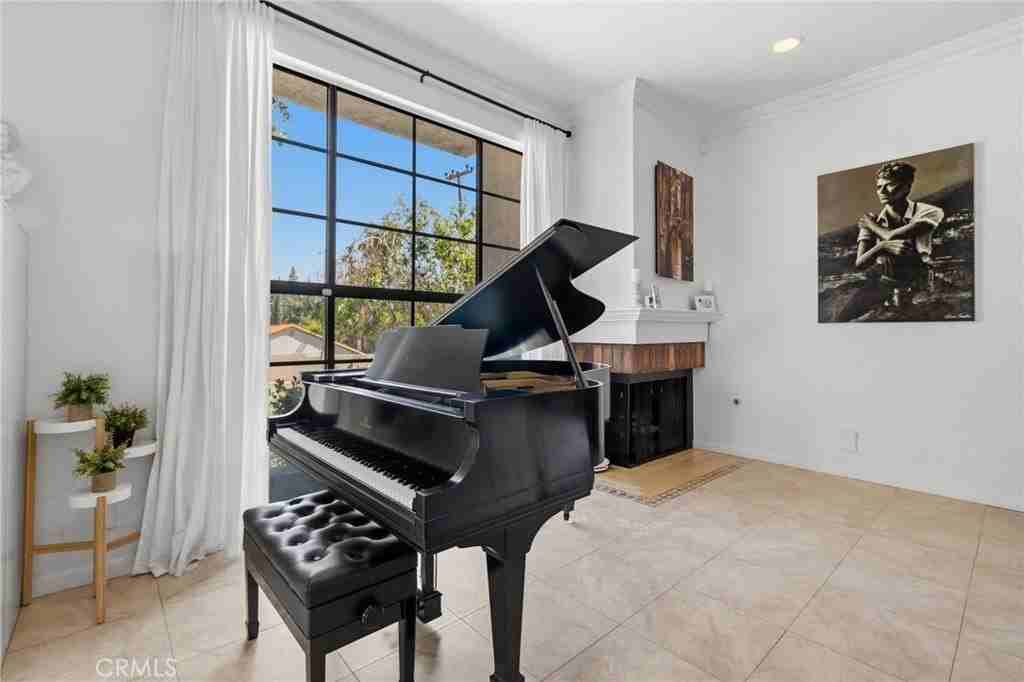 17106 Burbank Blvd - Photo 6 of 50