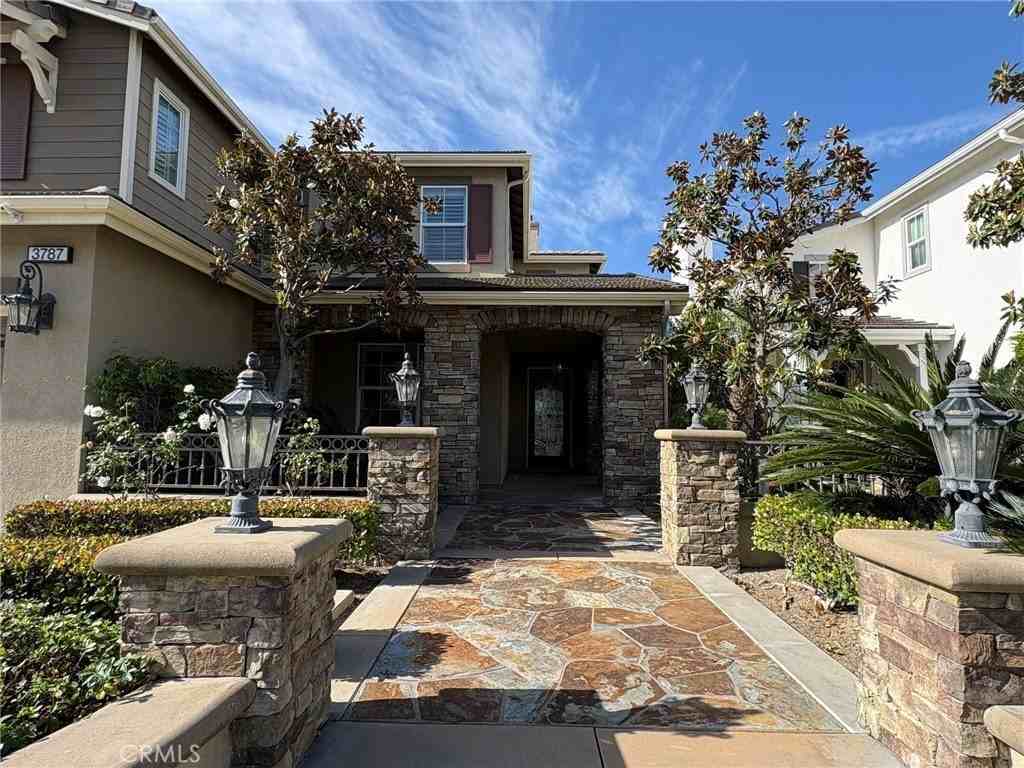 3787 Bidwell Dr - Photo 3 of 48