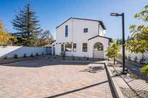 featured image of 136 N Oakview Dr #103