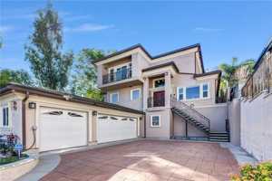 featured image of 810 Mooney Dr