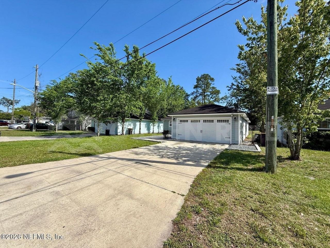 8212 Maple St - Photo 3 of 32