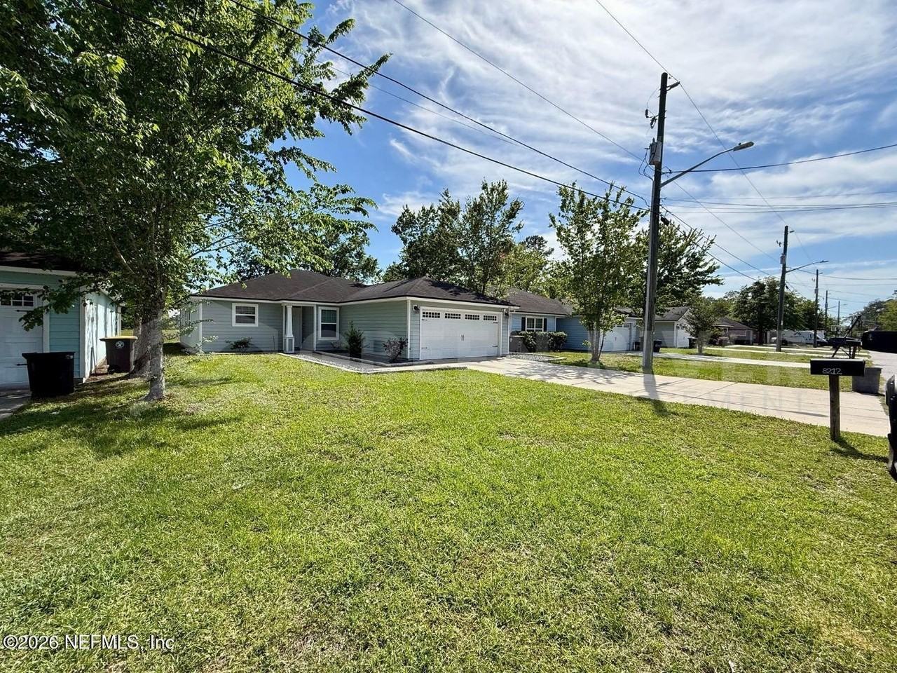 8212 Maple St - Photo 4 of 32