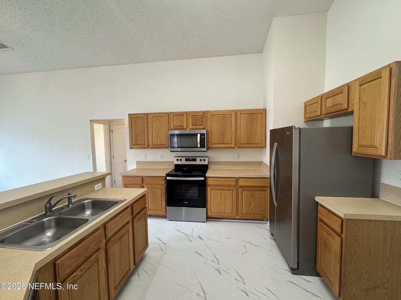 7557 Cliff Cottage Dr - Photo 5 of 20