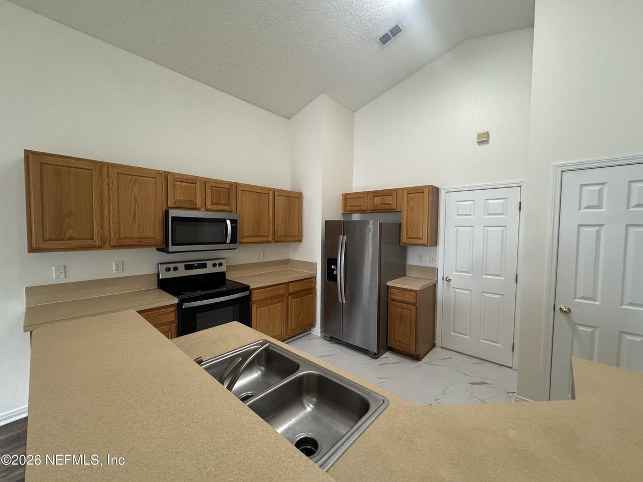 7557 Cliff Cottage Dr - Photo 6 of 20