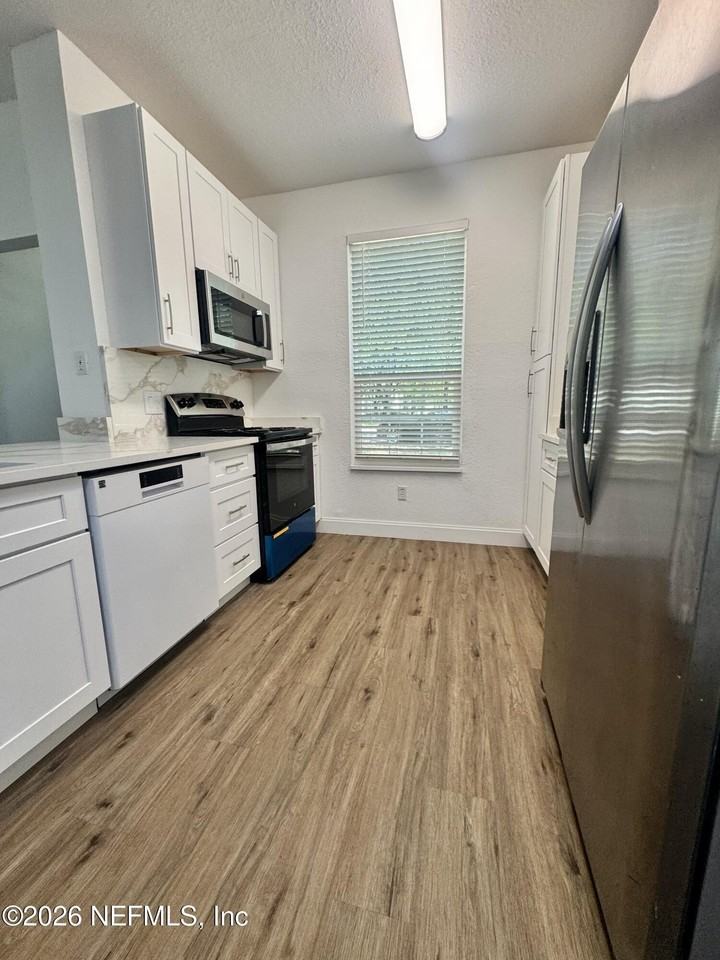 13703 Richmond Park Dr N #3204 - Photo 4 of 27